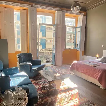 The Yellow House Boutique 2* Oporto